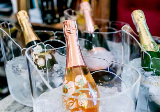 Bar with champagne in Warsaw – Bubbles Bar &amp; Restaurant