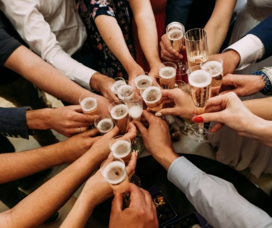 Bąbelkowe happy hours – zapraszamy do Bubbles! 