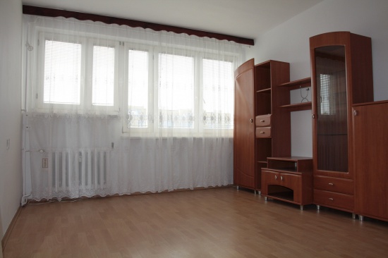 Sprzedam bezpośrednio mieszkanie dwu-pokojowe + piwnica