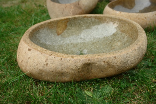 UMYWALKA KAMIENNA Z OTOCZAKA/RIVER STONE